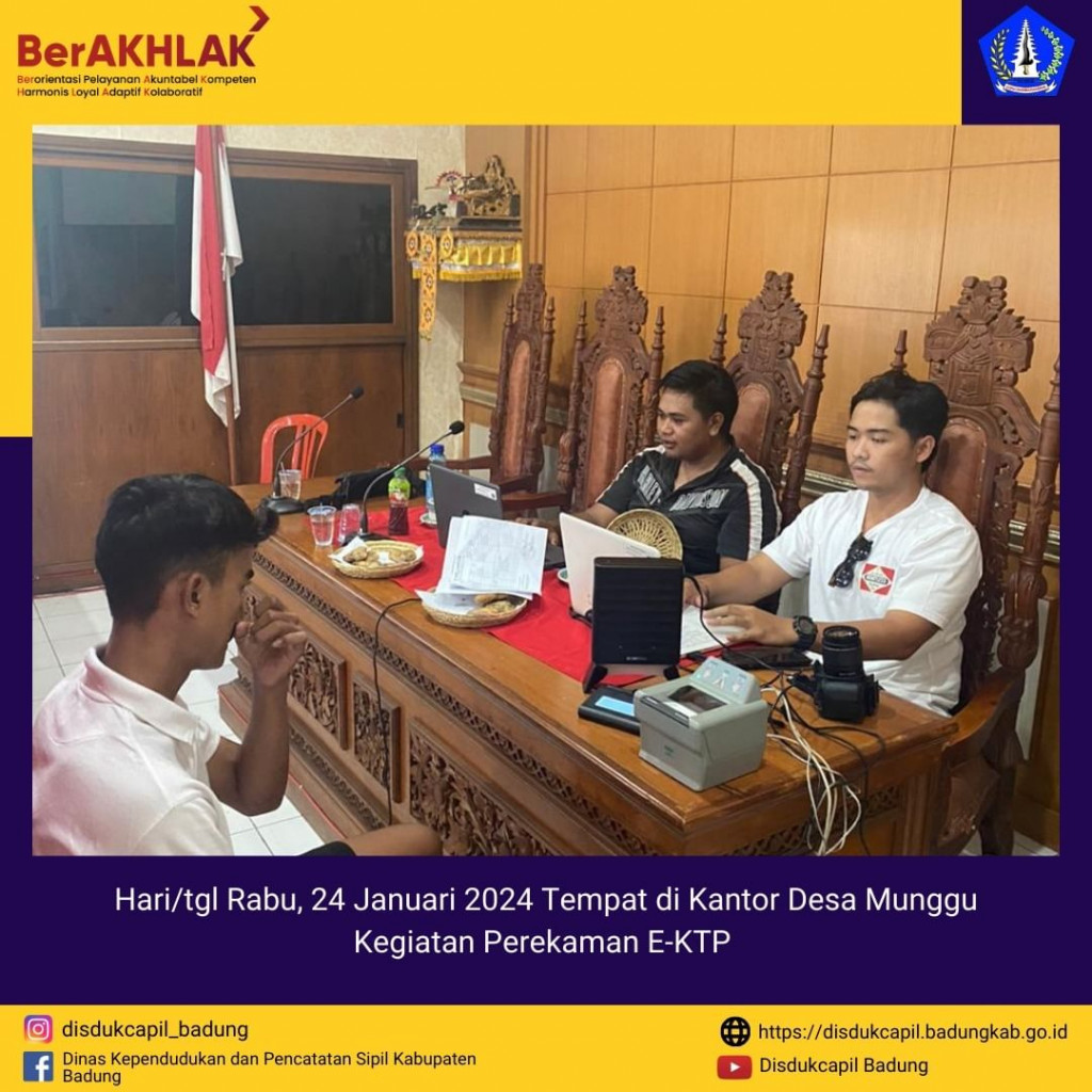 Tim Go Laying Adminduk Melaksanakan Jemput Bola Perekaman E-KTP di Kantor Desa Munggu